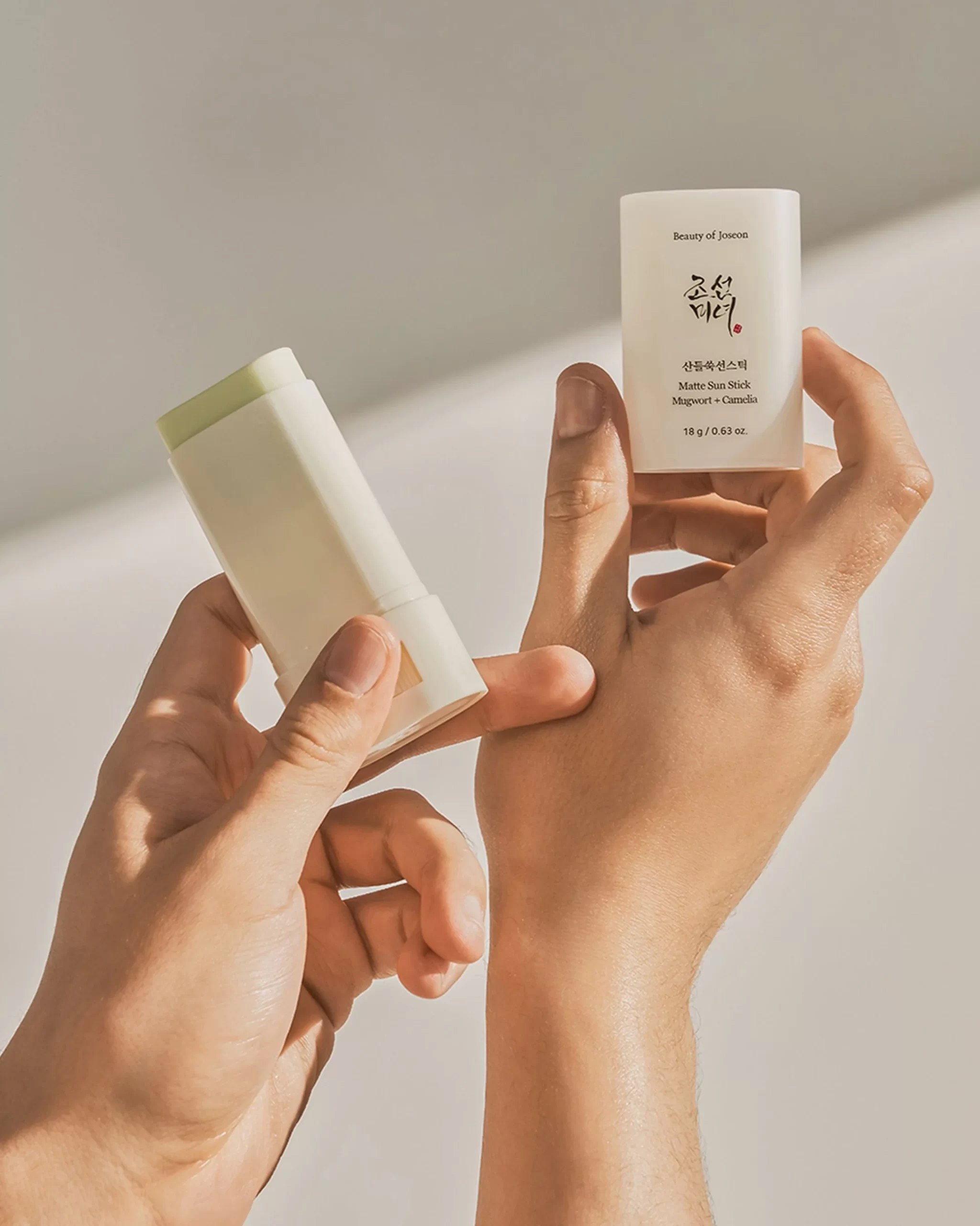 BEAUTY OF JOSEON MATTE SUN STICK : MUGWORT+CAMELIA 18G - Image 3